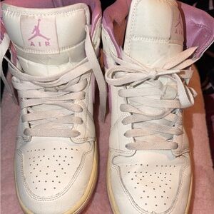 Air Women's White and Pink Sneakers